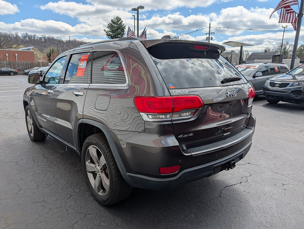 2015 Jeep GRAND CHEROKEE LIMIT Located at Circus Auto Sales light-box-slides