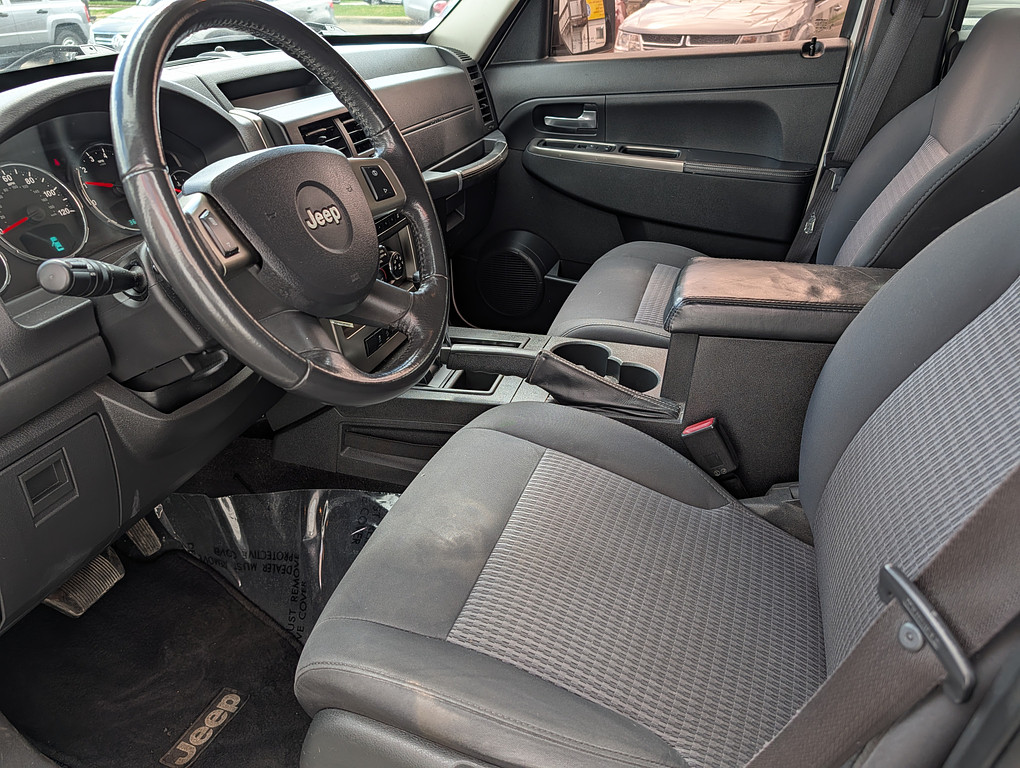 2010 Jeep LIBERTY RENEGADE Located at Circus Auto Sales light-box-slides