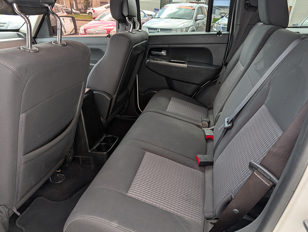 2010 Jeep LIBERTY RENEGADE Located at Circus Auto Sales slide-image