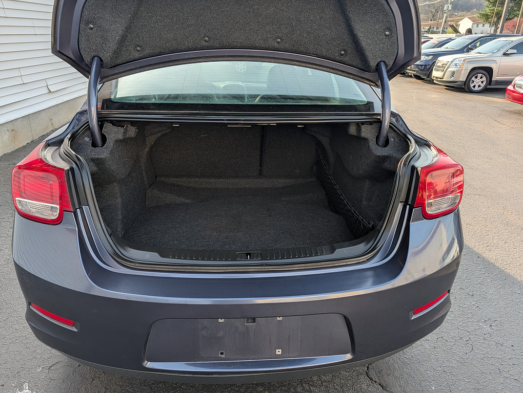 2013 Chevrolet MALIBU 1LT Located at Circus Auto Sales light-box-slides