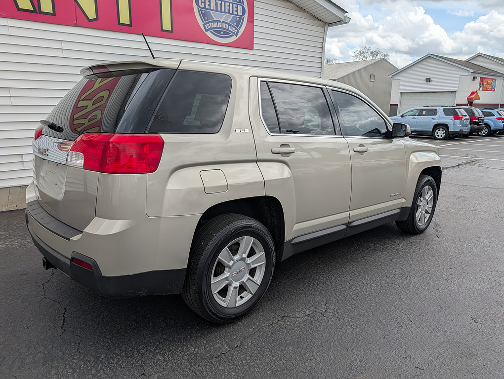 2013 GMC TERRAIN SLE1 Located at Circus Auto Sales light-box-slides