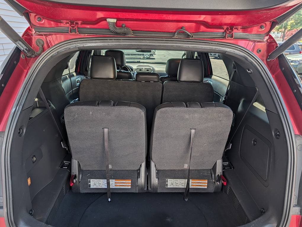 2015 Ford Explorer XLT Located at Circus Auto Sales light-box-slides