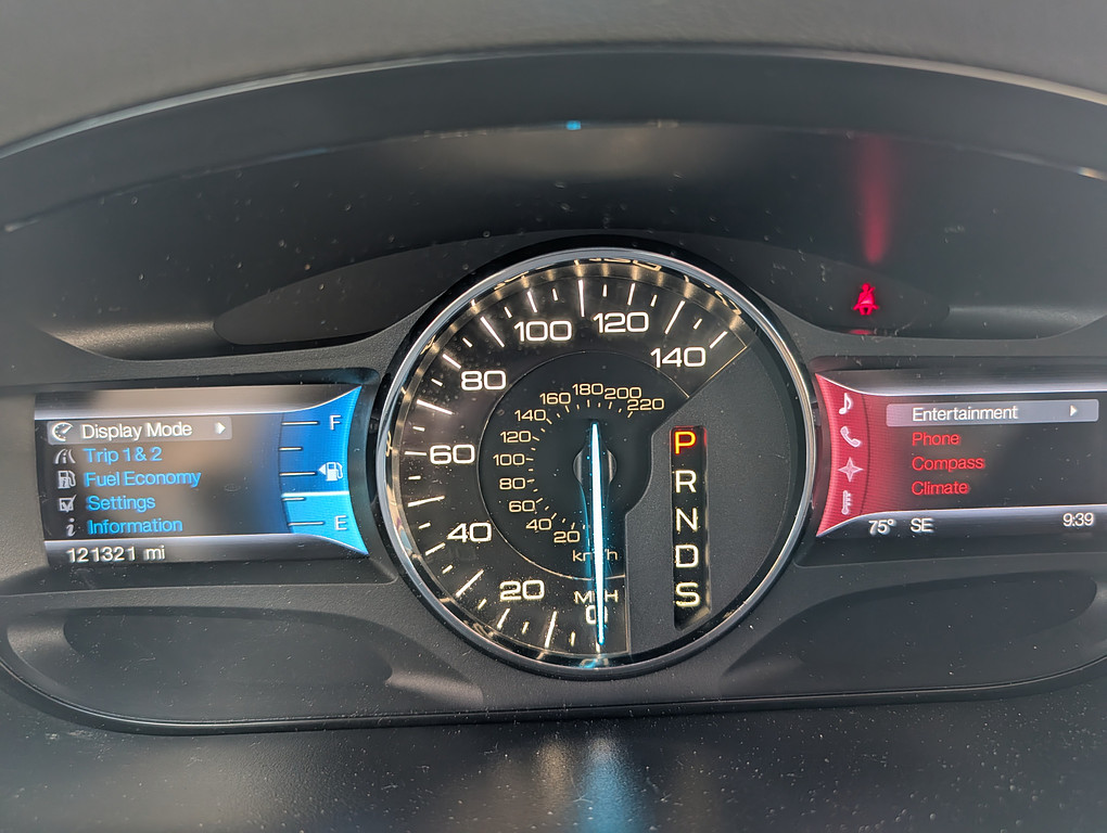 2013 Ford EDGE LIMITED Located at Circus Auto Sales light-box-slides