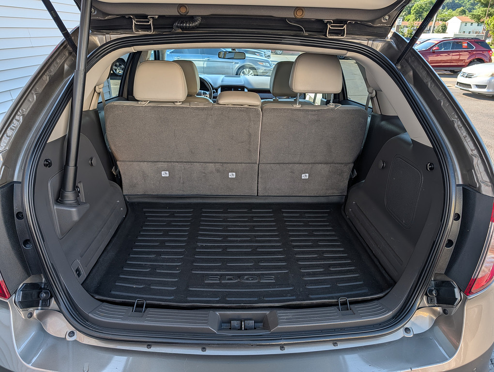 2013 Ford EDGE LIMITED Located at Circus Auto Sales slide-image