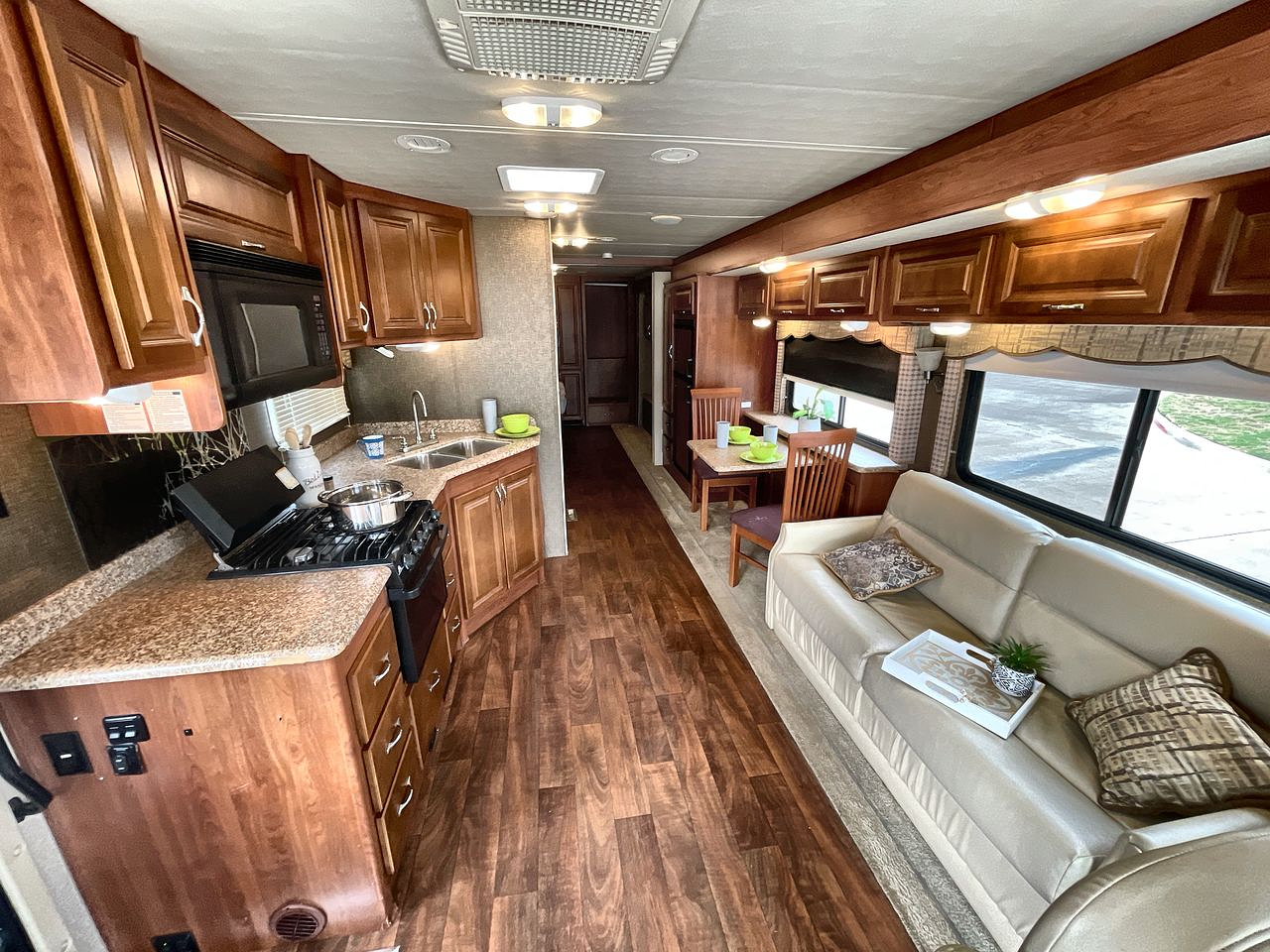 2014 HOLIDAY RAMBLER VACATIONER 33SFD