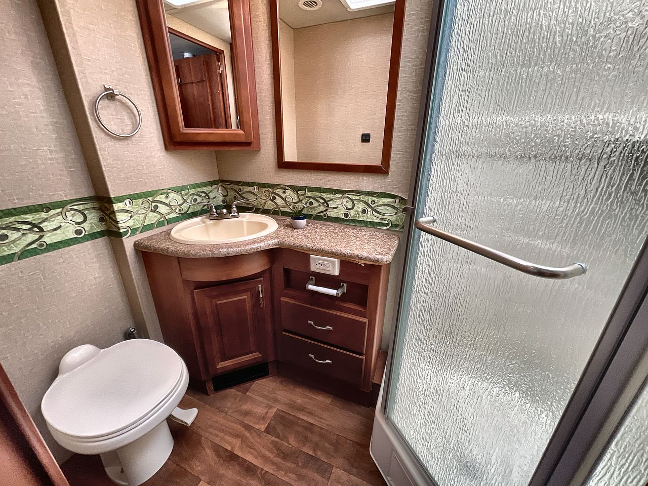 2014 HOLIDAY RAMBLER VACATIONER 33SFD