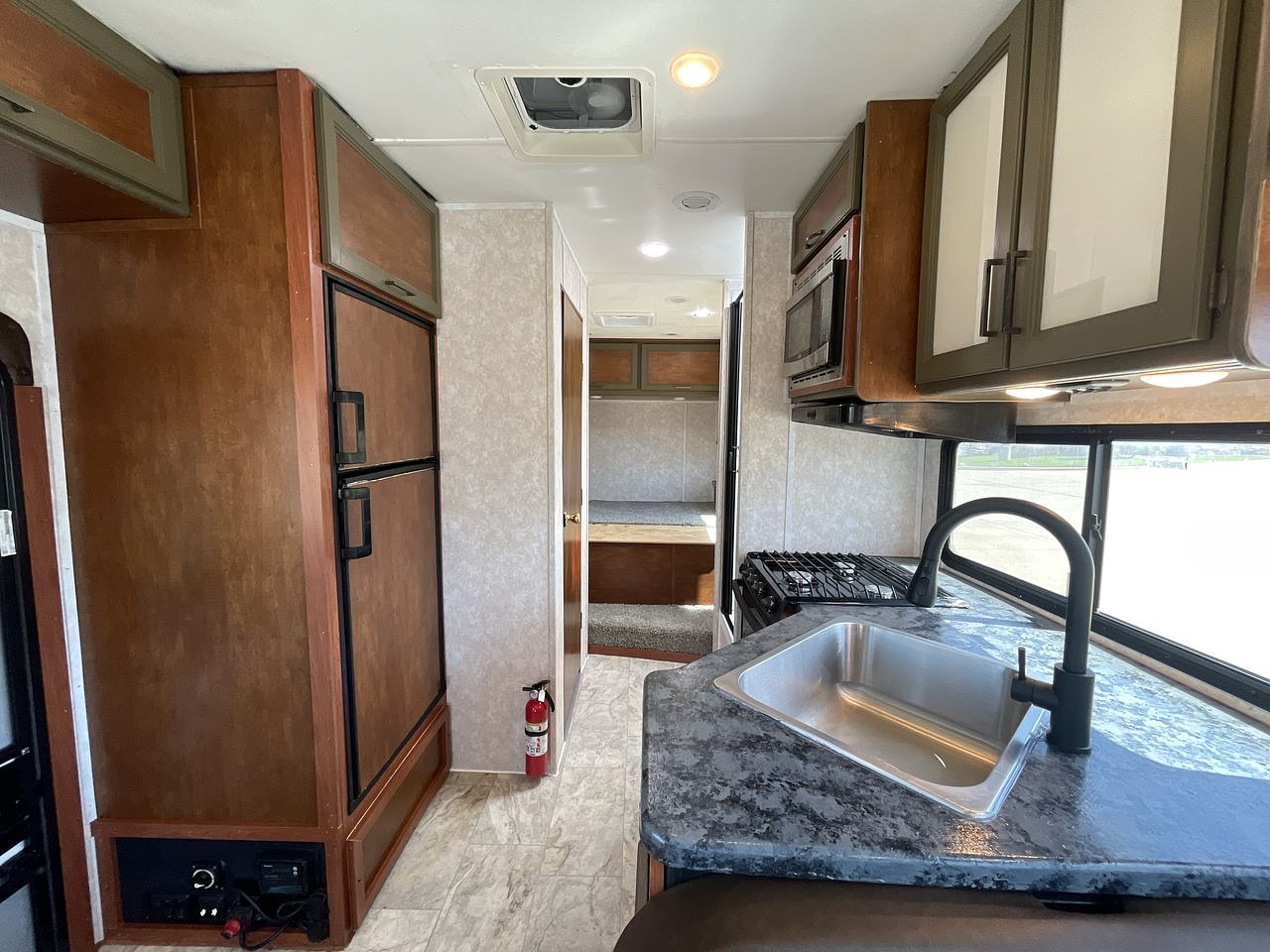 2022 THOR CHATEAU 28A