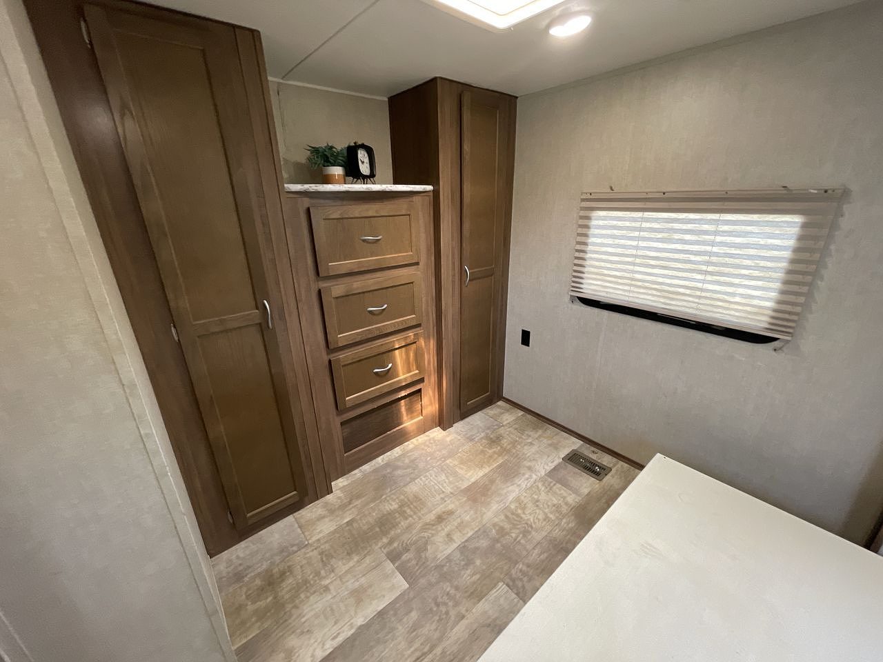 2018 GULF STREAM CONQUEST 30FRK