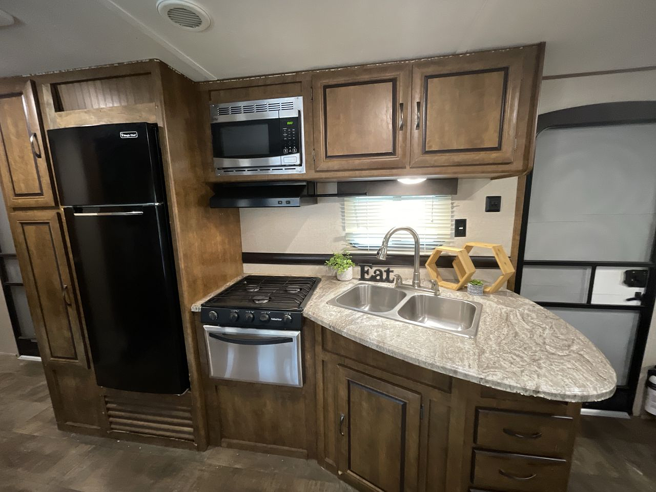 2017 CROSSROADS ZINGER Z1 27RL