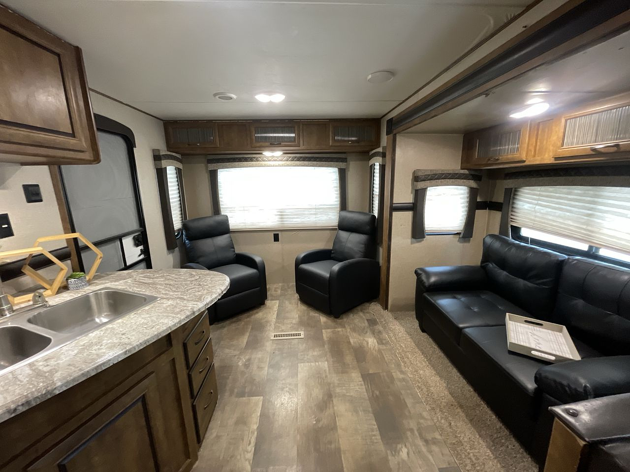 2017 CROSSROADS ZINGER Z1 27RL