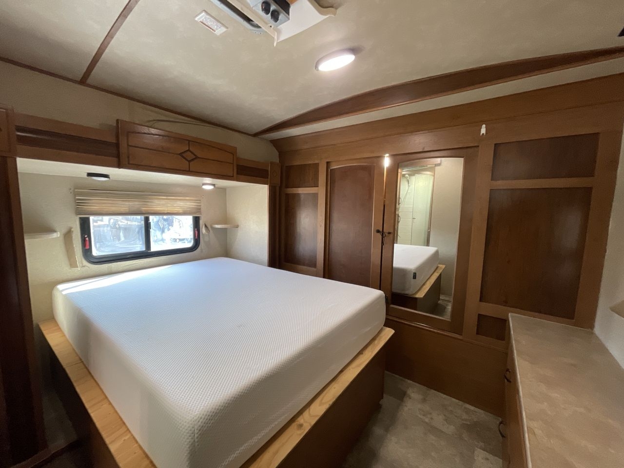 2017 CROSSROAD SUNSET TRAIL 322RL