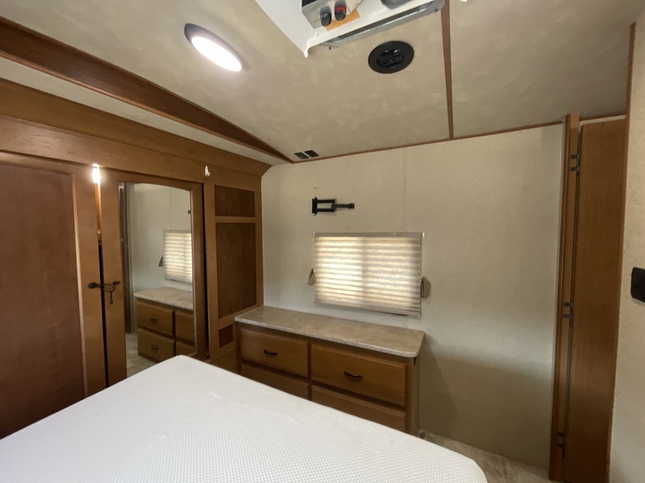 2017 CROSSROAD SUNSET TRAIL 322RL