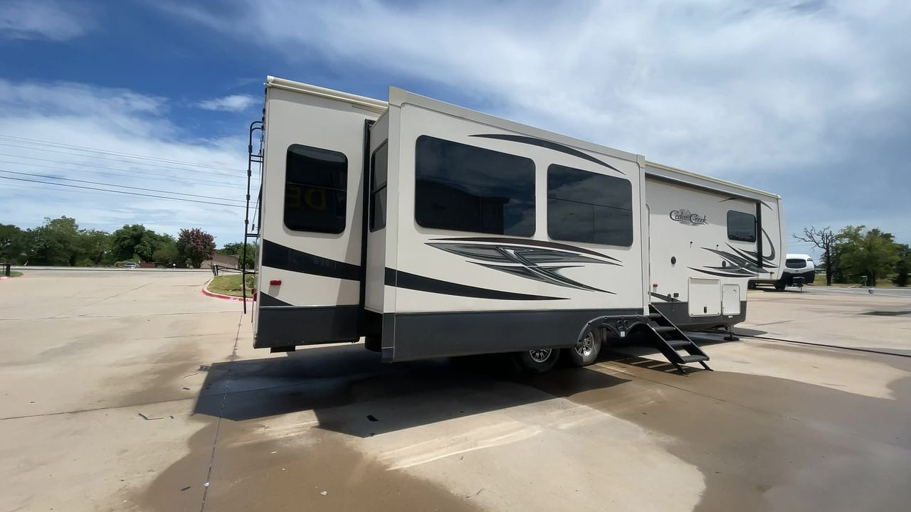 2020 FOREST RIVER CEDAR CREEK HATHAWAY
