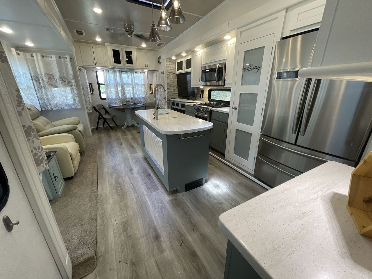 2020 FOREST RIVER CEDAR CREEK HATHAWAY