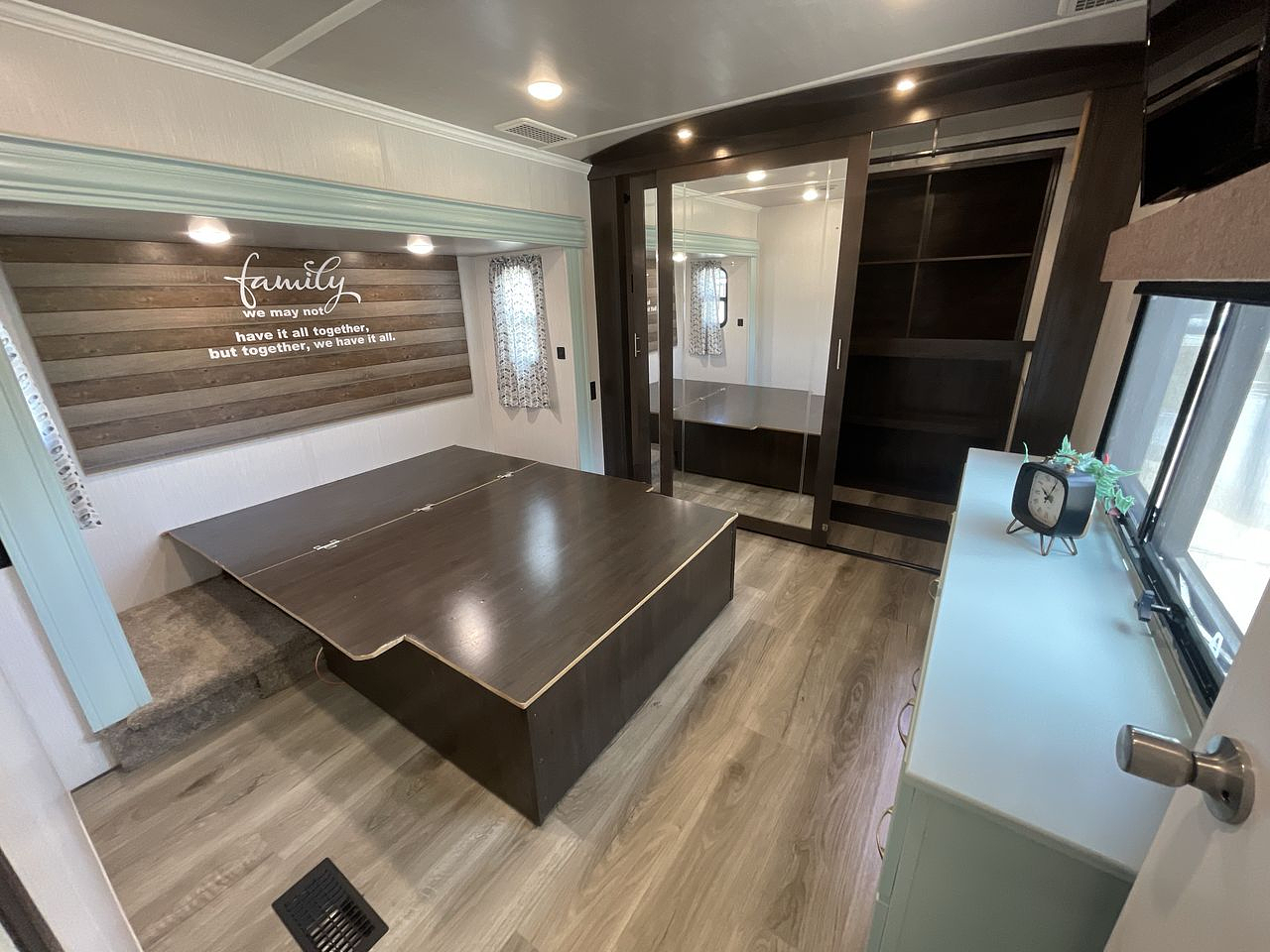 2020 FOREST RIVER CEDAR CREEK HATHAWAY