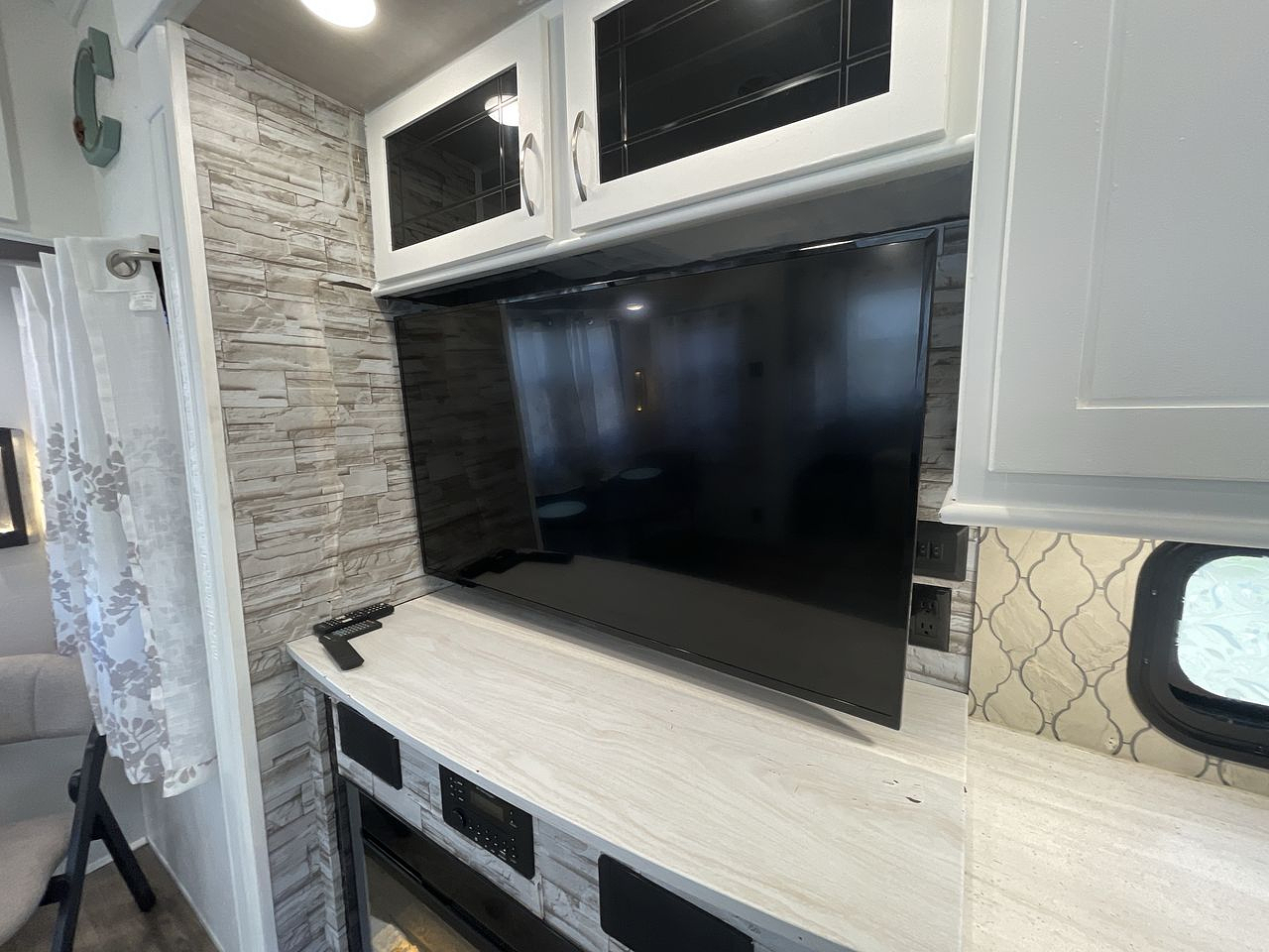 2020 FOREST RIVER CEDAR CREEK HATHAWAY