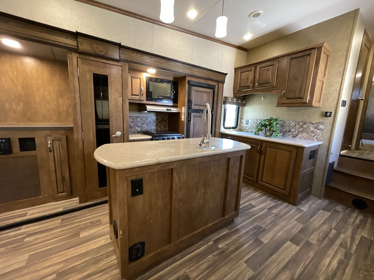 2016 FOREST RIVER SABRE 330CK