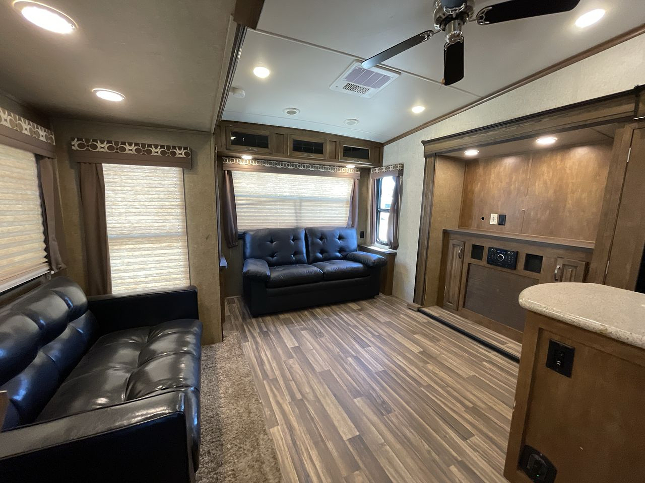 2016 FOREST RIVER SABRE 330CK