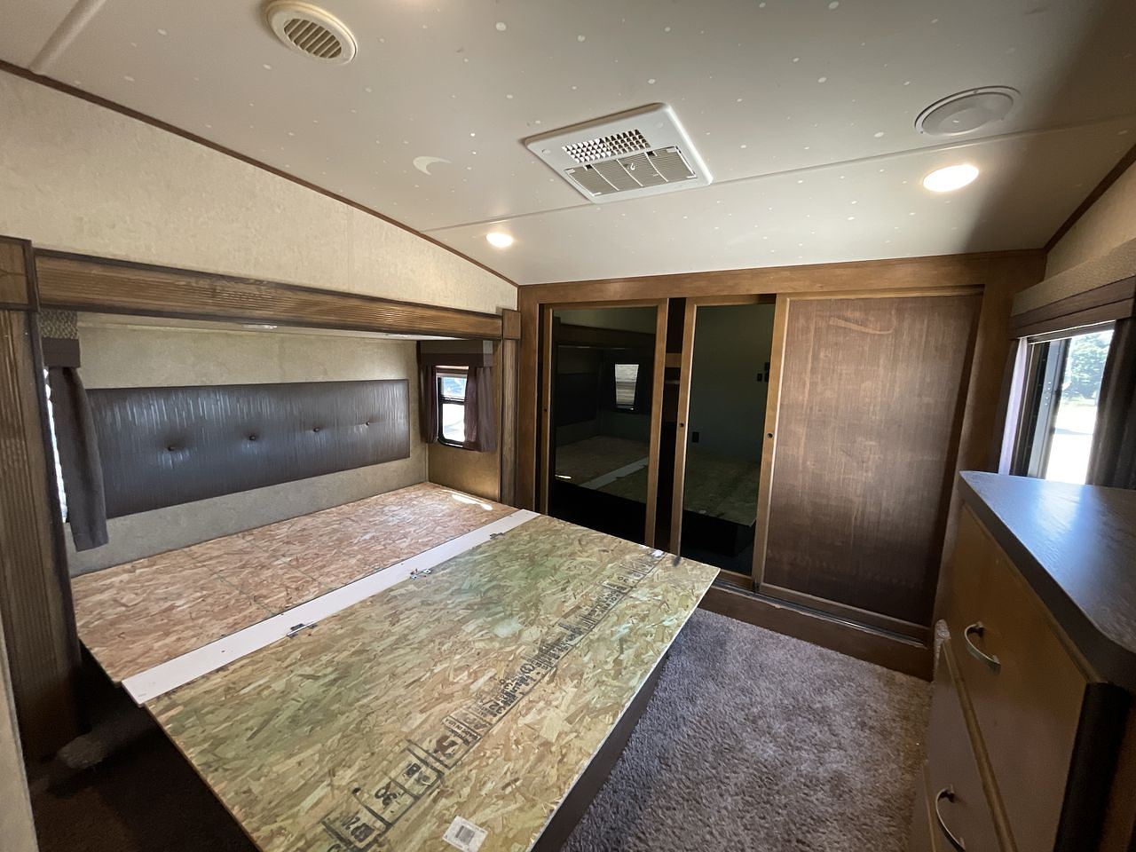 2016 FOREST RIVER SABRE 330CK