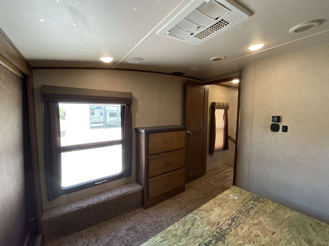 2016 FOREST RIVER SABRE 330CK