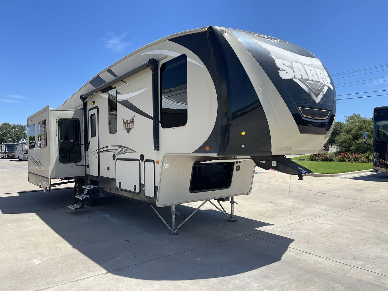 2016 FOREST RIVER SABRE 330CK