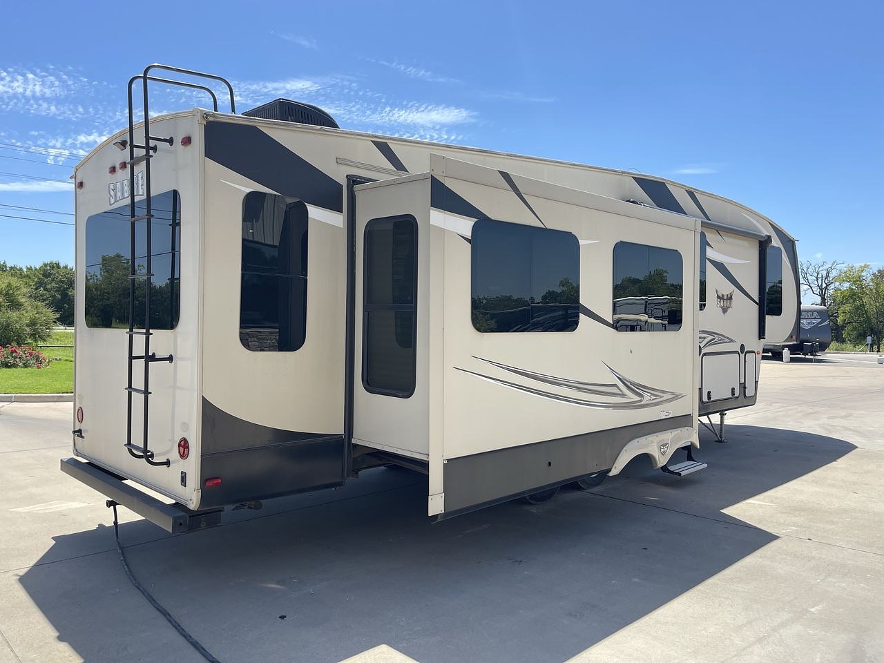 2016 FOREST RIVER SABRE 330CK