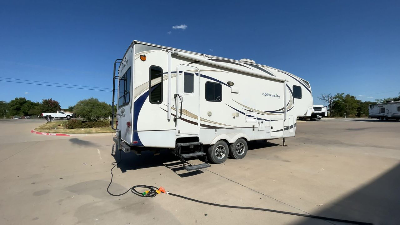 2012 FOREST RIVER EXTRA LITE 271RLX