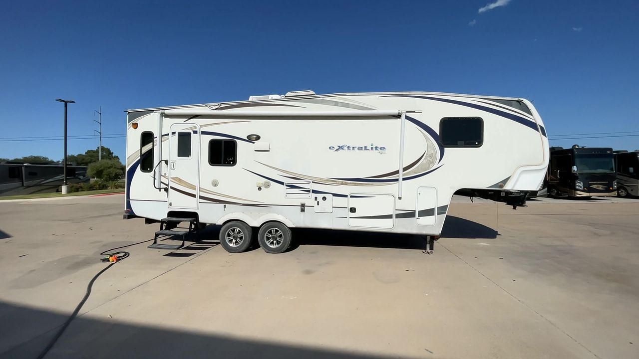 2012 FOREST RIVER EXTRA LITE 271RLX