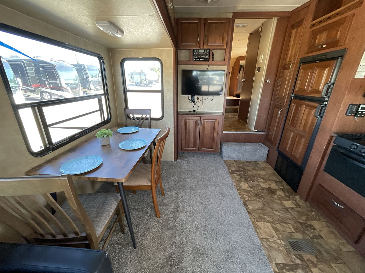 2012 FOREST RIVER EXTRA LITE 271RLX