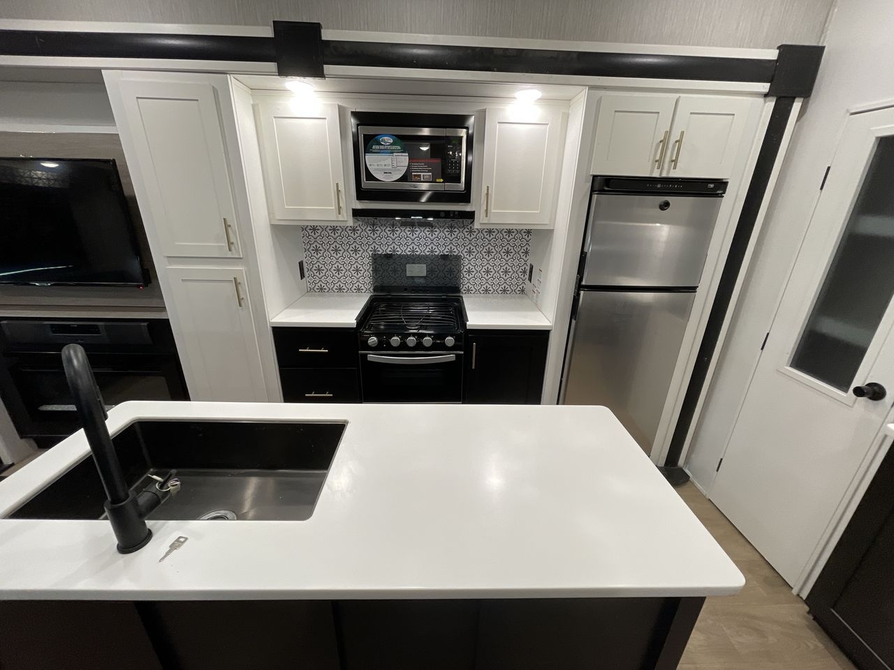 2021 FOREST RIVER WILDCAT 336RLS