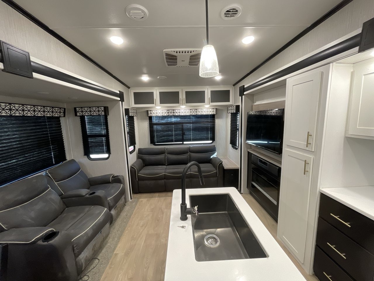 2021 FOREST RIVER WILDCAT 336RLS