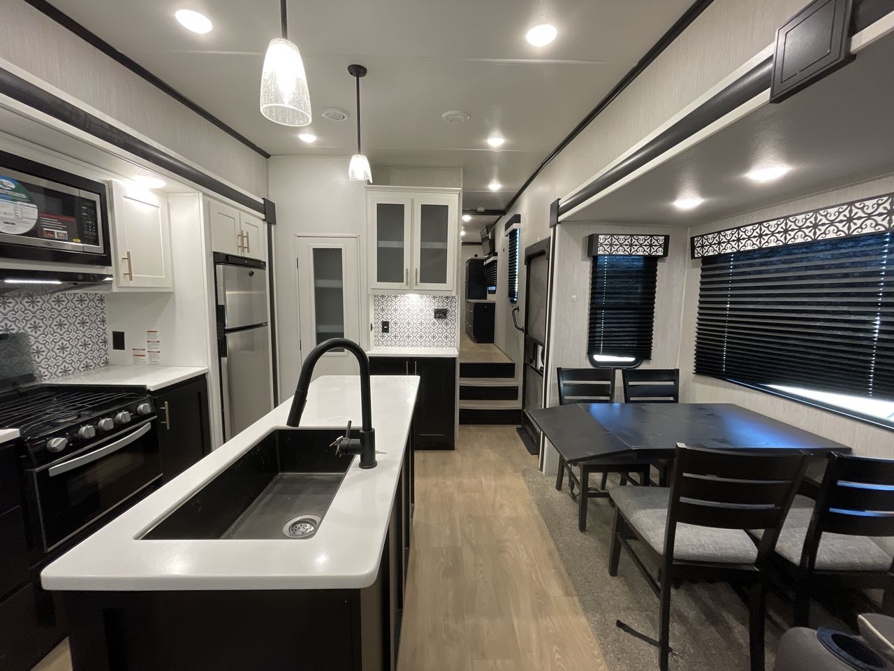 2021 FOREST RIVER WILDCAT 336RLS