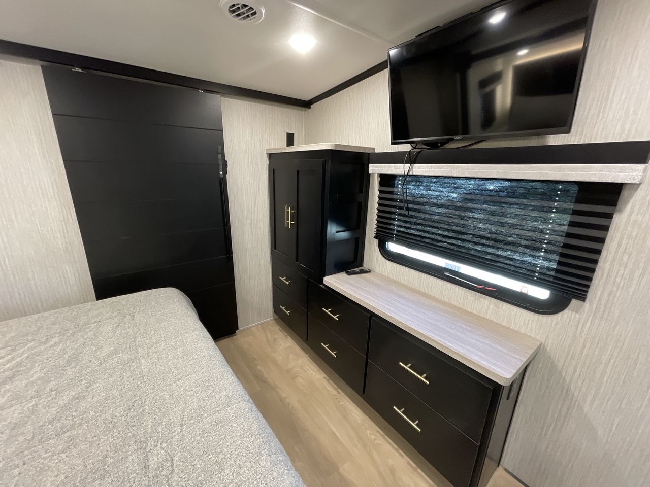 2021 FOREST RIVER WILDCAT 336RLS