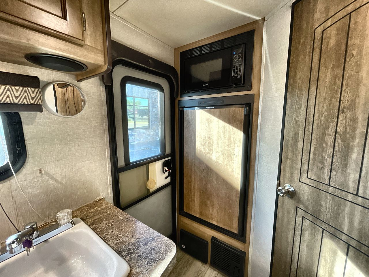 2018 REAL-LITE 181