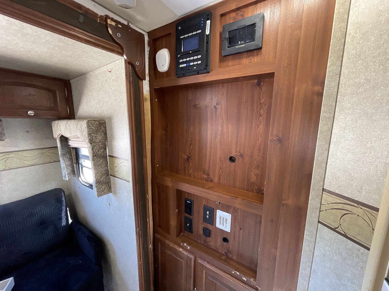 2016 FOREST RIVER ROCKWOOD 2604