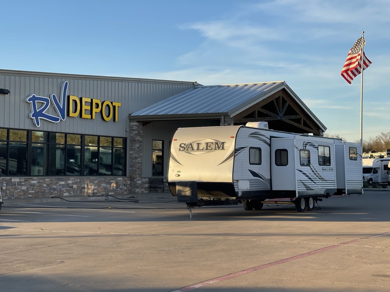 2013 SALEM 32BHDS