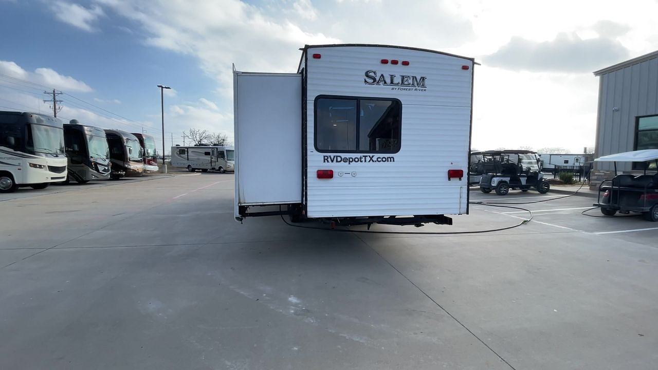 2017 SALEM 32BHDS