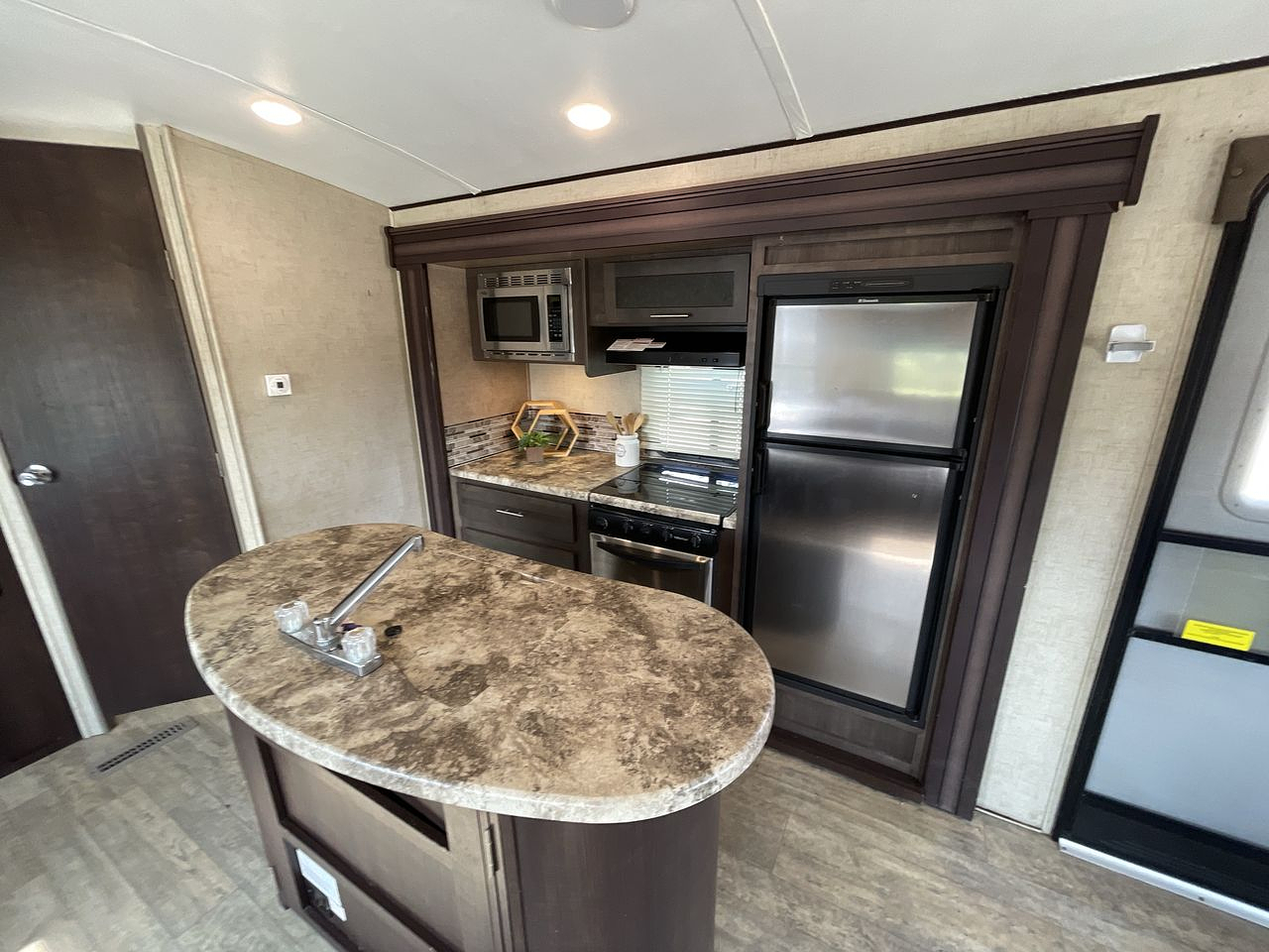 2020 FOREST RIVER SURVEYOR 265RLDS