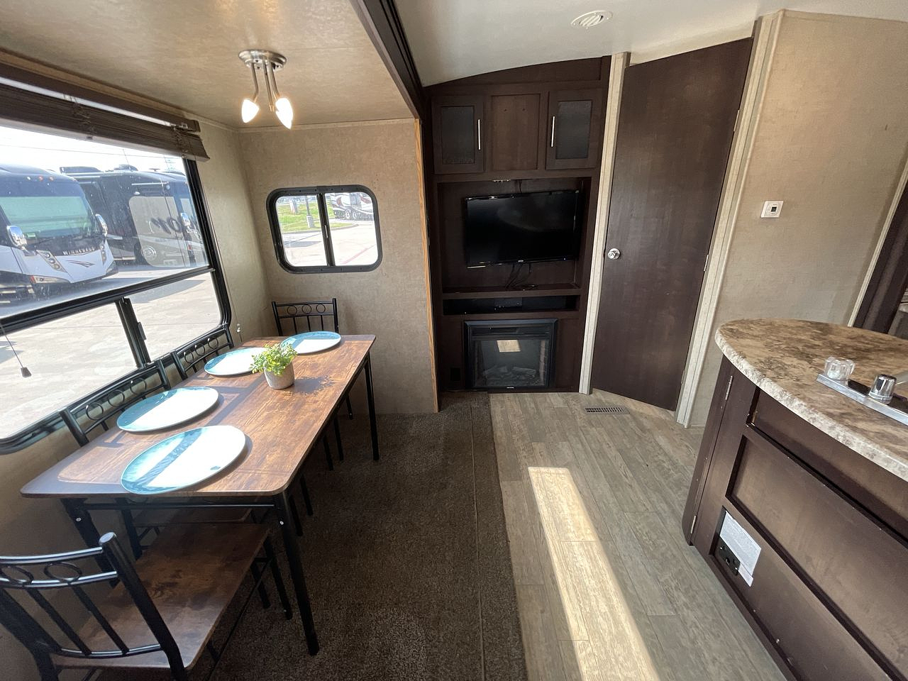 2020 FOREST RIVER SURVEYOR 265RLDS