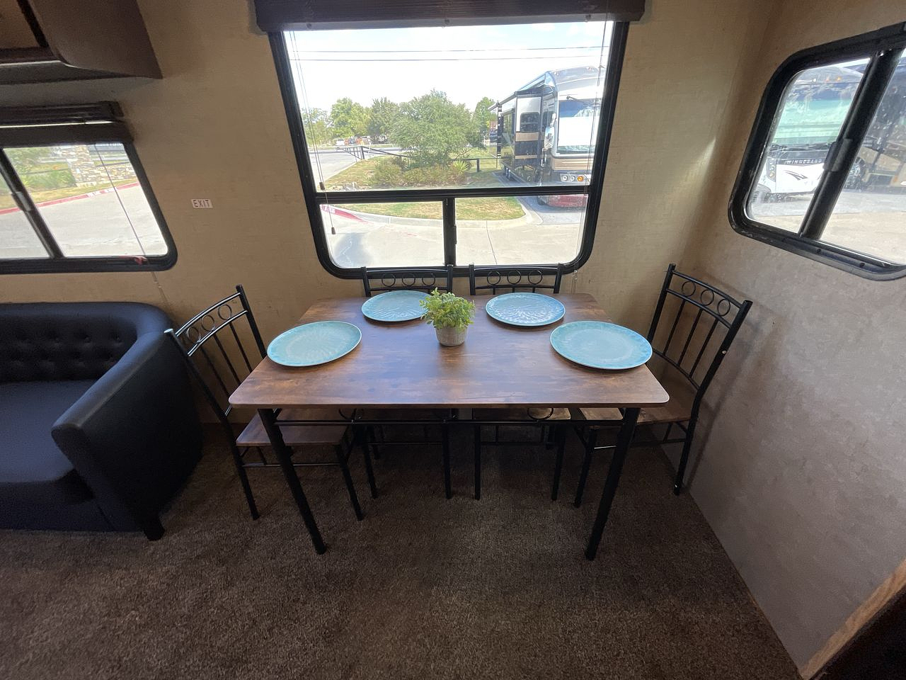 2020 FOREST RIVER SURVEYOR 265RLDS