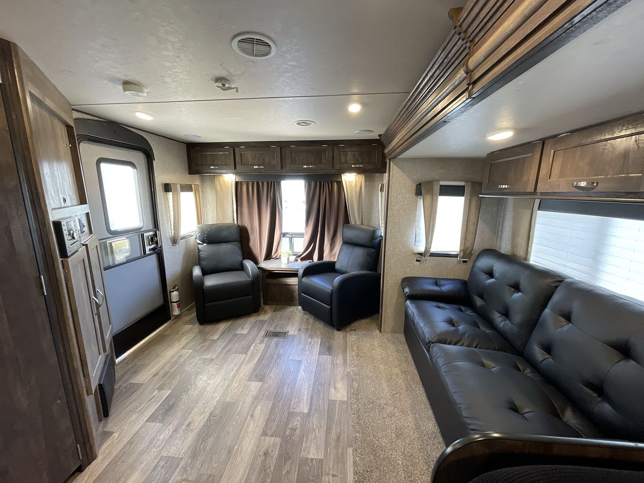 2017 FOREST RIVER VIBE 277RLS