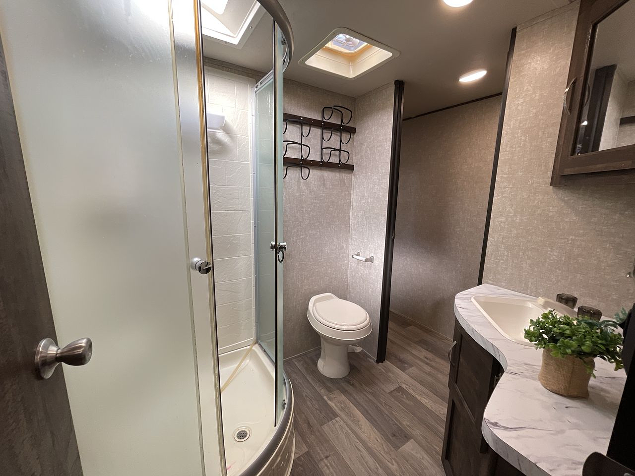 2017 FOREST RIVER VIBE 277RLS