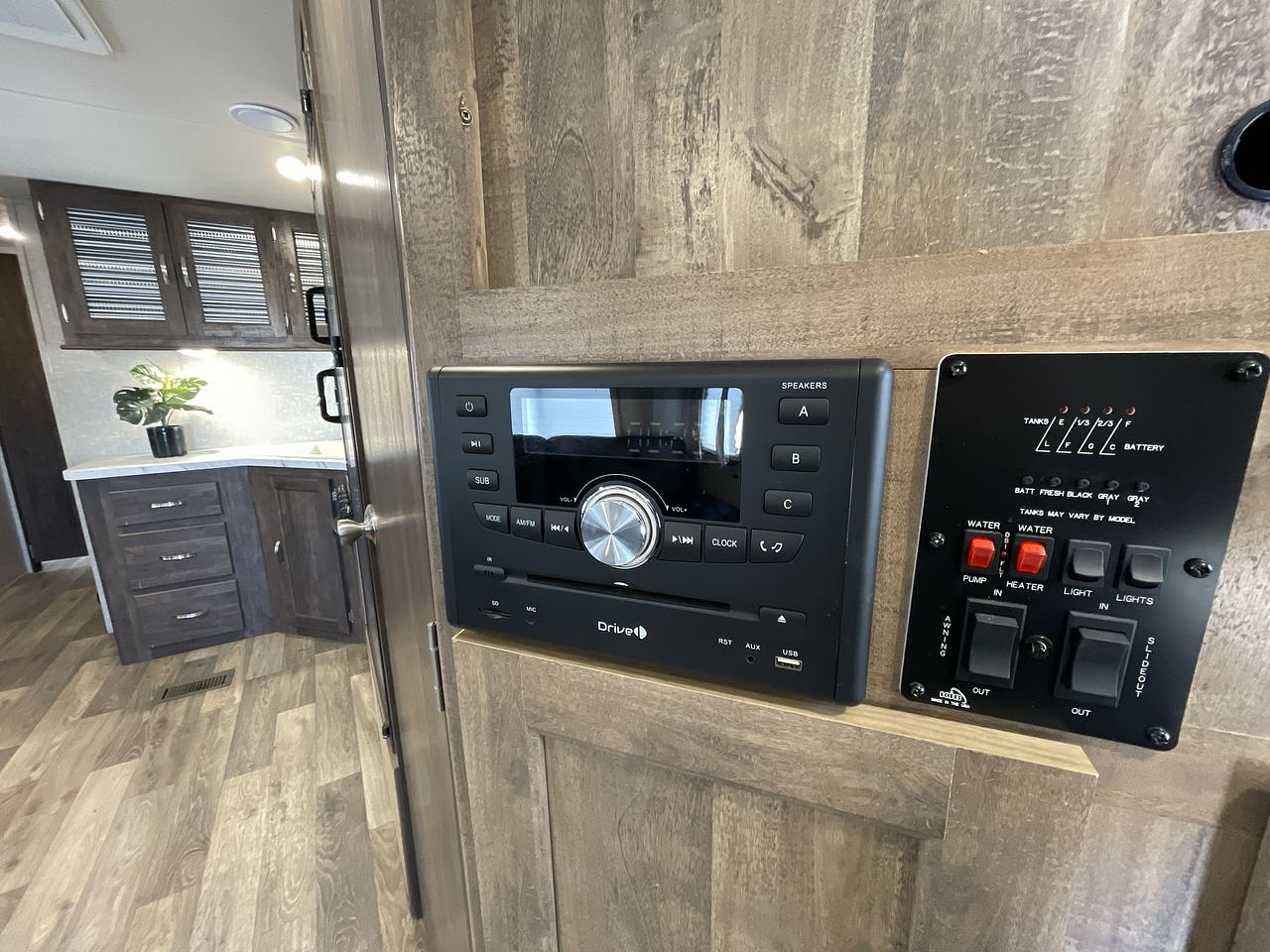 2017 FOREST RIVER VIBE 277RLS