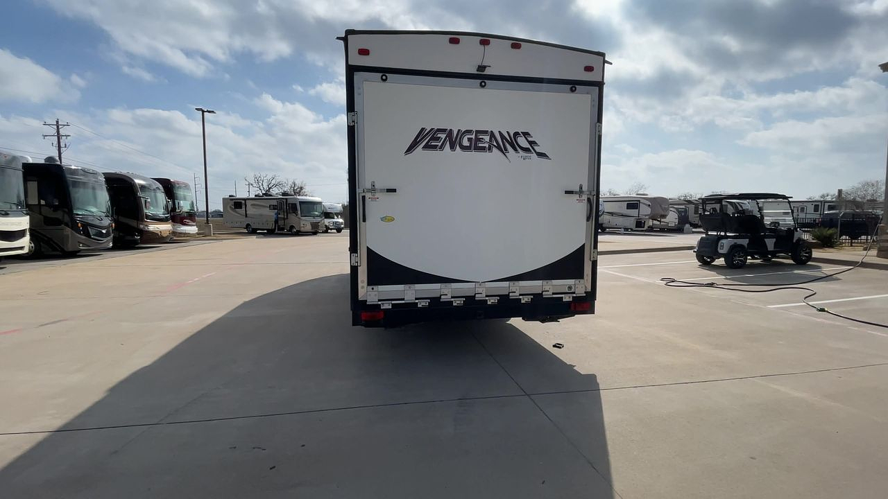 2014 FOREST RIVER VENGEANCE 25V