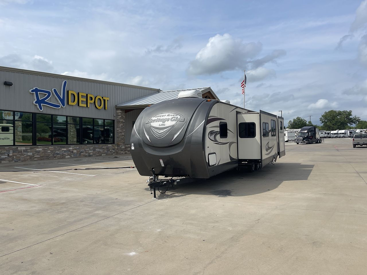 2017 WILDWOOD HERITAGE GLEN 300BH