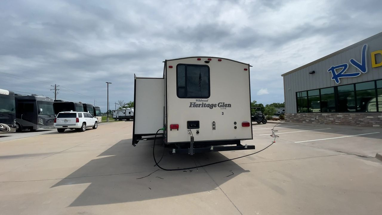 2017 WILDWOOD HERITAGE GLEN 300BH