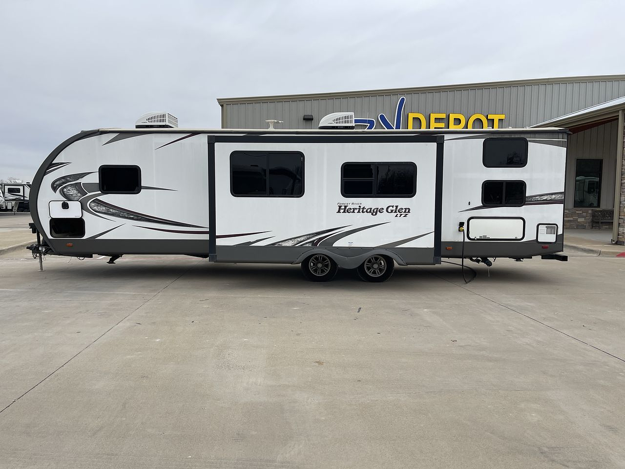 2018 FOREST RIVER HERITAGE GLEN 309BOK