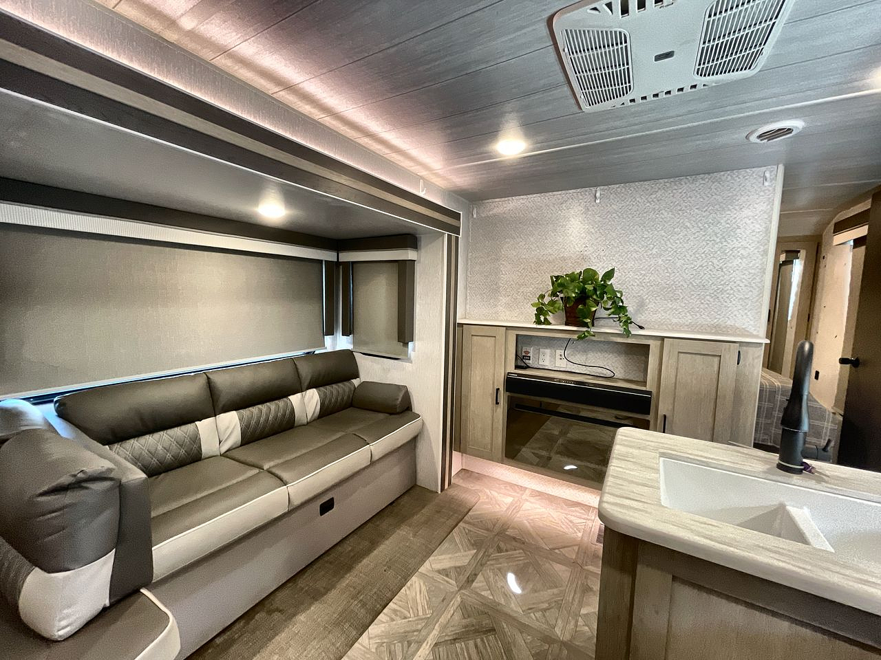 2023 FOREST RIVER WILDWOOD 31KQBTS