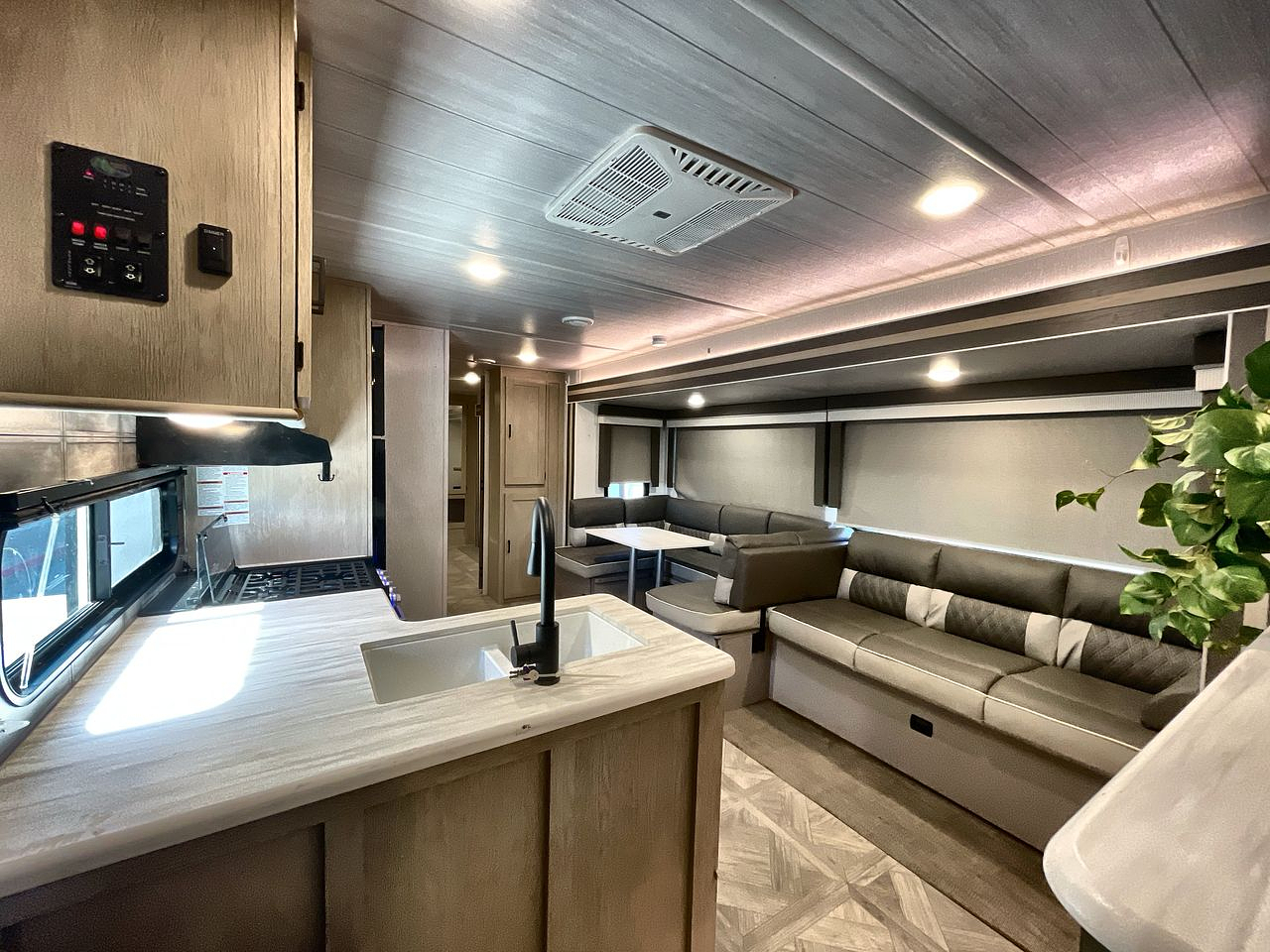 2023 FOREST RIVER WILDWOOD 31KQBTS