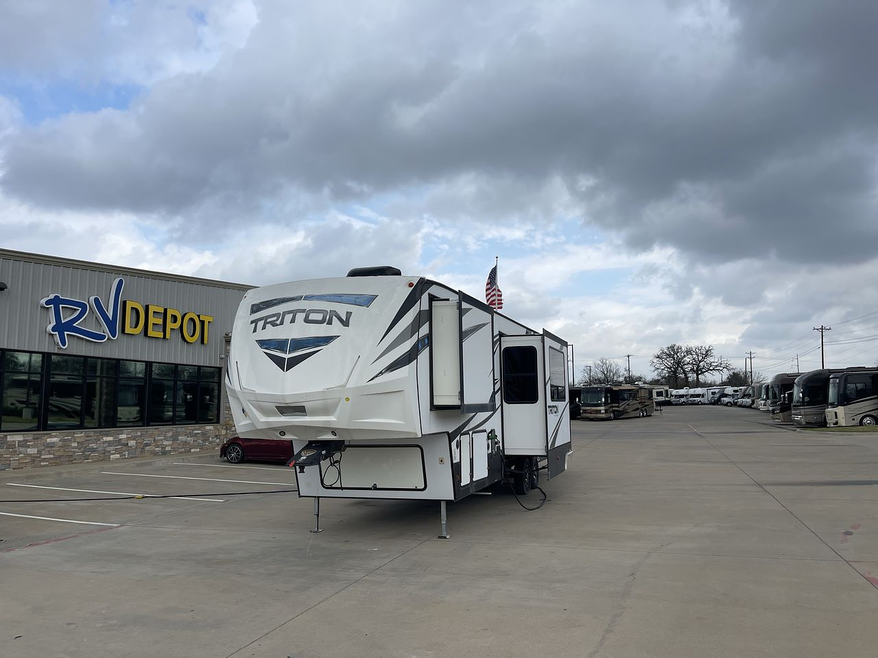 2019 TRITON VOLTAGE 3561